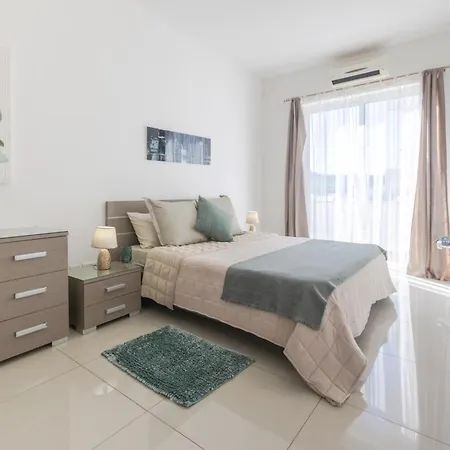Gorgeous With Side Sea View *