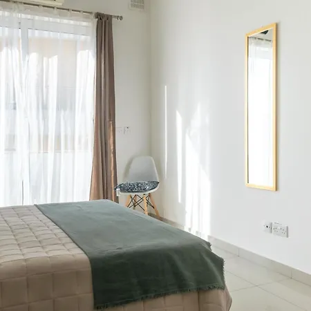 Gorgeous With Side Sea View