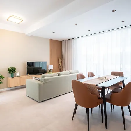 Gorgeous With Side Sea View Apartment *