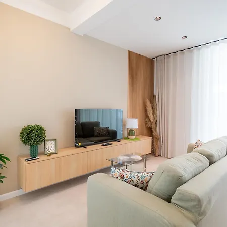 Gorgeous With Side Sea View *