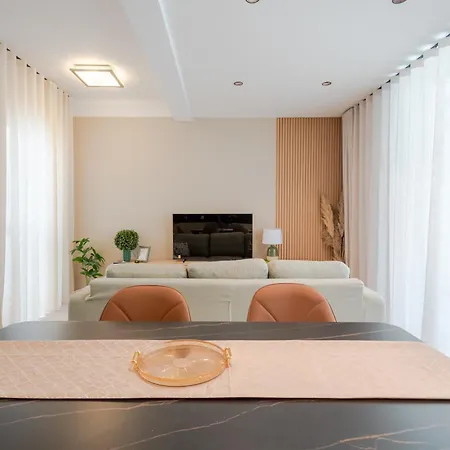 Gorgeous With Side Sea View Apartment *
