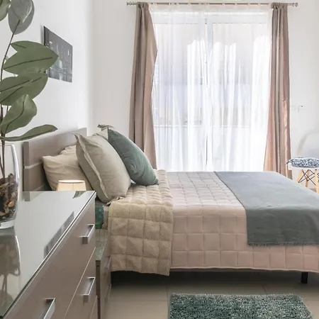 Gorgeous With Side Sea View *