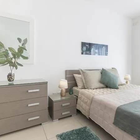 Gorgeous With Side Sea View *