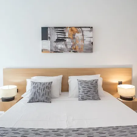 Gorgeous With Side Sea View Apartment St. Paul's Bay