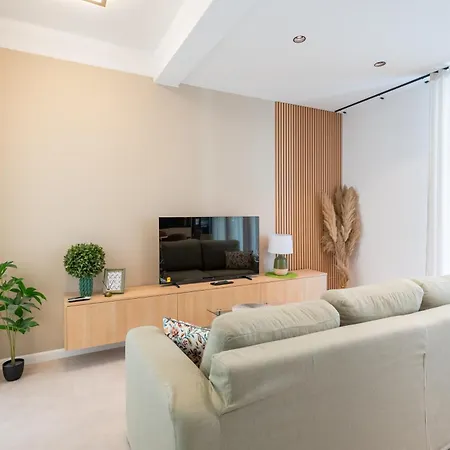 Gorgeous With Side Sea View Apartment *