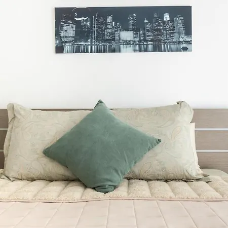 Gorgeous With Side Sea View Apartment *