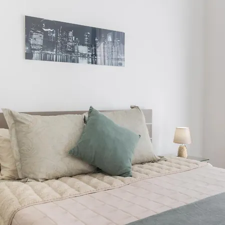 Gorgeous With Side Sea View Apartment *