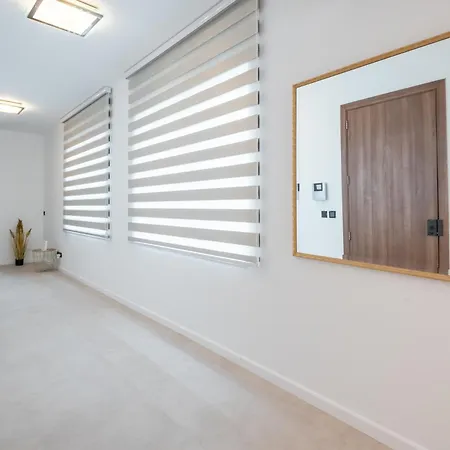 Gorgeous With Side Sea View Apartment