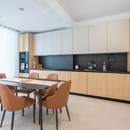 Gorgeous With Side Sea View Apartment *